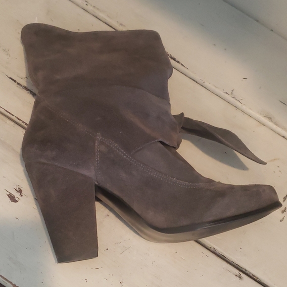 Steve madden gray suede knotted boots - Picture 8 of 15